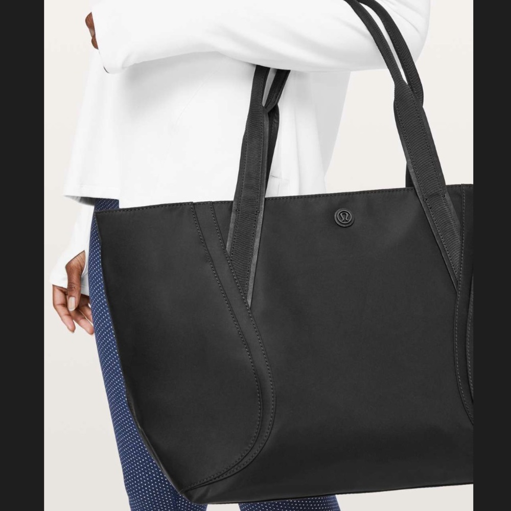 Lululemon Out Of Range Tote *20L